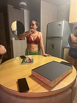 Poli_amor2025 live sex cam