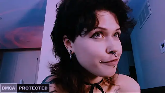 NaughtyLittleFox live sex cam