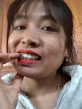 miumiu_sexy2x's cam snapshot