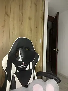 2Angela_'s cam snapshot