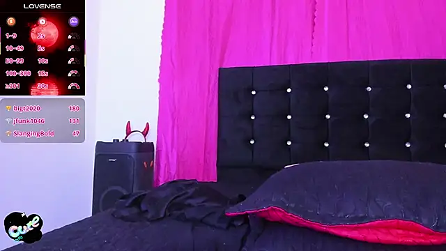 cutenaked_8 live sex cam