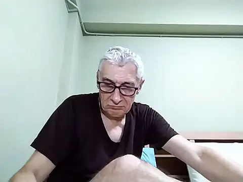 BIGUNCUTHARDCOCK live sex cam