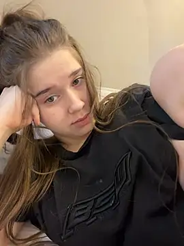 HornyGirlH live sex cam