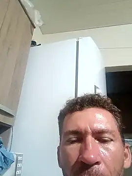 RobertoLuiz84 live sex cam