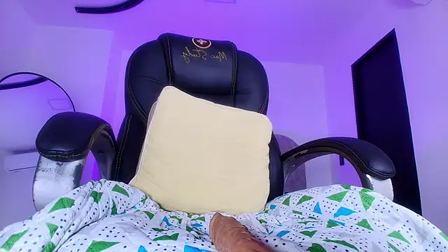 naomi_kyse's cam snapshot