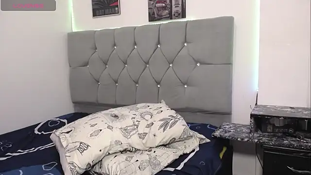 Loganjhonson19 live sex cam