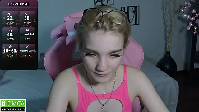 Megan_Lora's cam snapshot