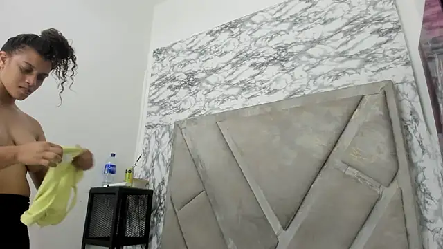 LucyAndBella live sex cam