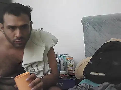 AlphaLatinoBear live sex cam