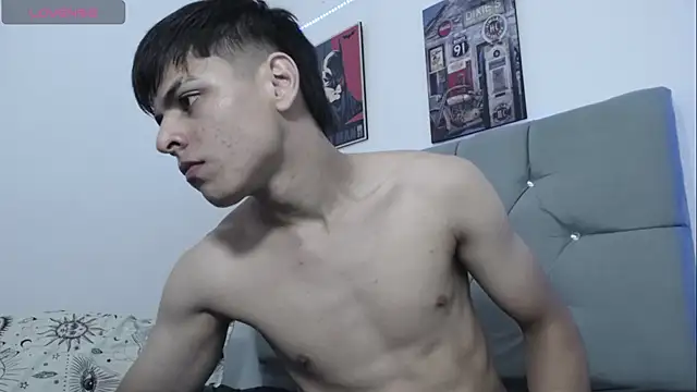 Loganjhonson19 live sex cam