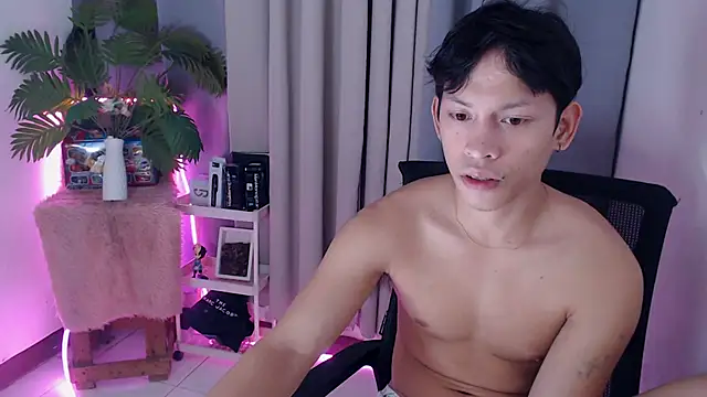 pinkcock_froi2305's cam snapshot