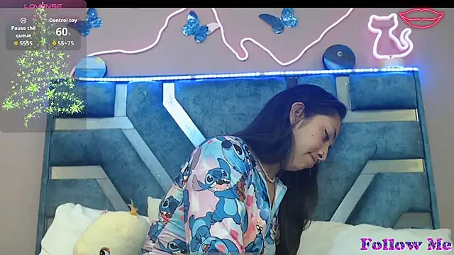 Roxan_Fox-'s cam snapshot