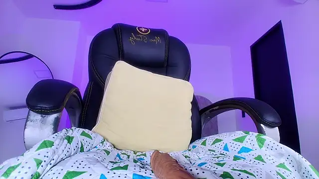 naomi_kyse's cam snapshot