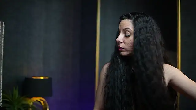 GiaEasyIce live sex cam