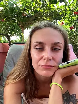 White_mistress's cam snapshot