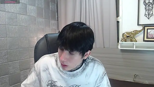 Iantwink18 live sex cam