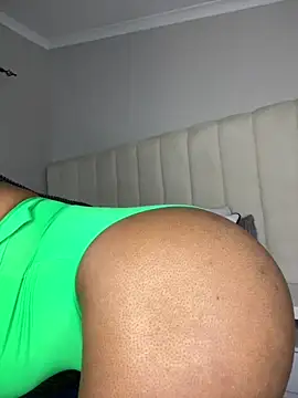 Bustygoddess32 live sex cam