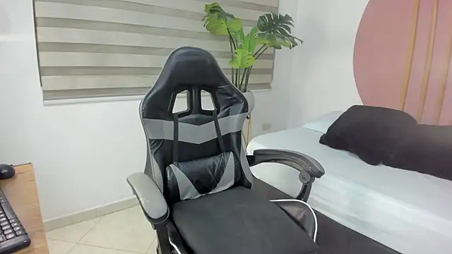 laia_hatman's cam snapshot