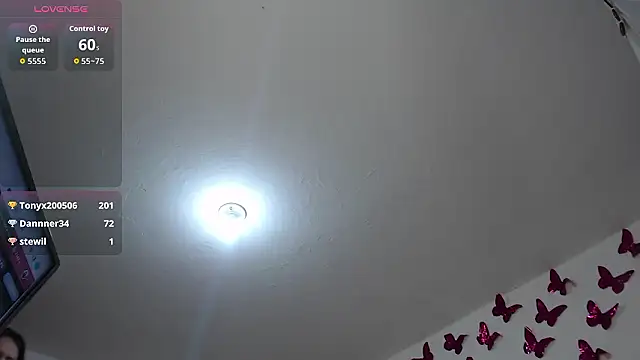 Roxy_Fox-'s cam snapshot