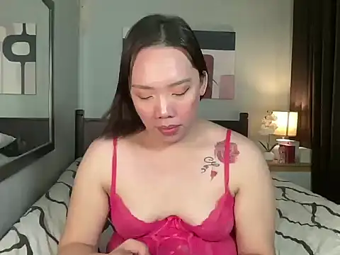 Hotseductivests live sex cam