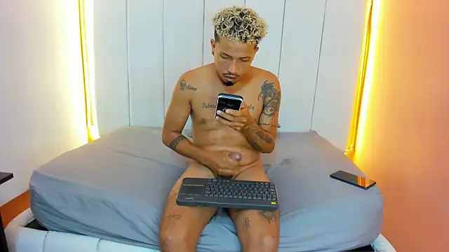 2Hot4You_OS's cam snapshot