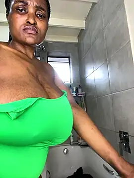 Bustygoddess32 live sex cam