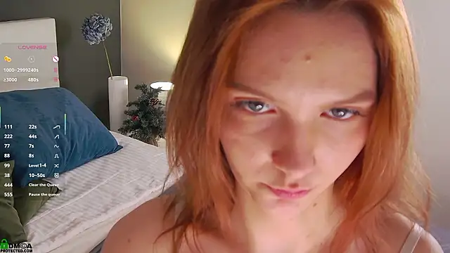 SaraHearts live sex cam