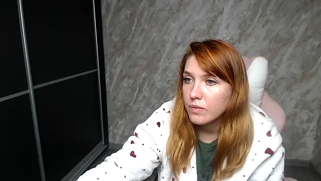 Reginasmilee live sex cam