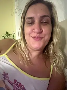 Bia_sexynovaes live sex cam