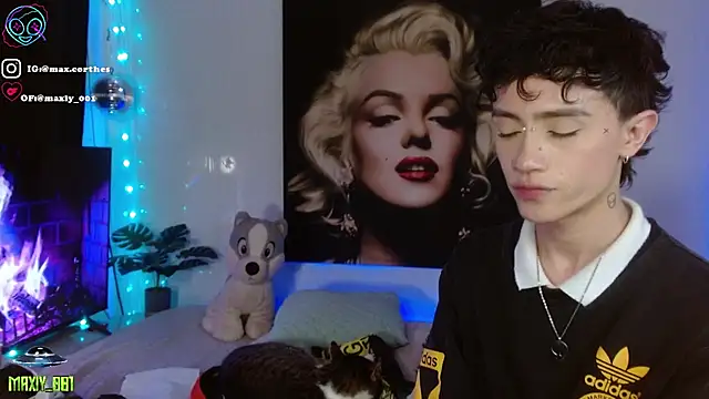 maxiy_001 live sex cam
