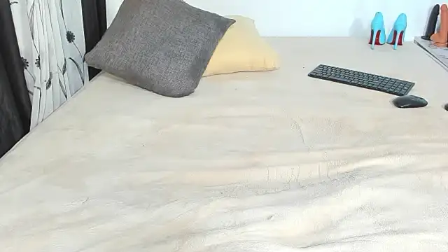 CREAMY_BUBBLEGUM live sex cam