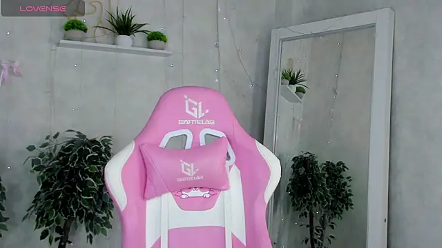 Alicia_Adammss's cam snapshot