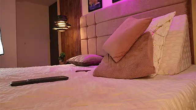 Chloe_Cherry21 live sex cam