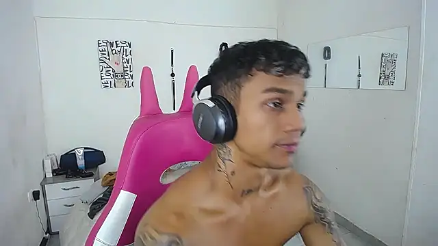 Leonard_Price live sex cam