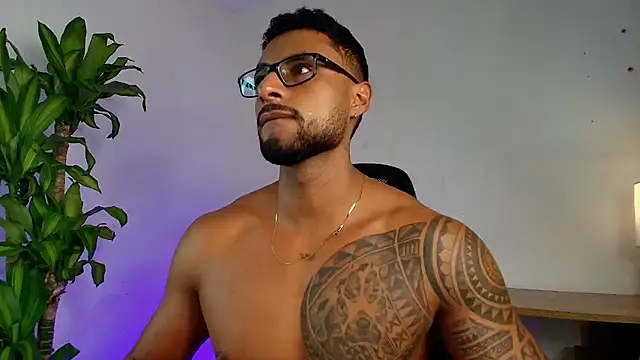 LiamGarcia1 live sex cam