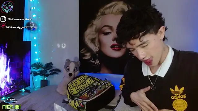 maxiy_001 live sex cam