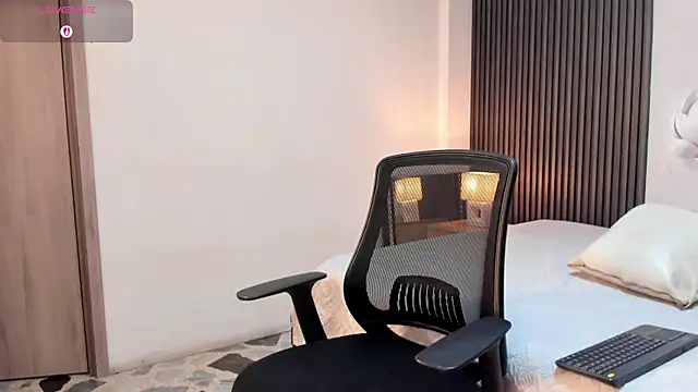 LilyPrice's cam snapshot