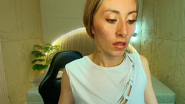 katalina_r_'s cam snapshot