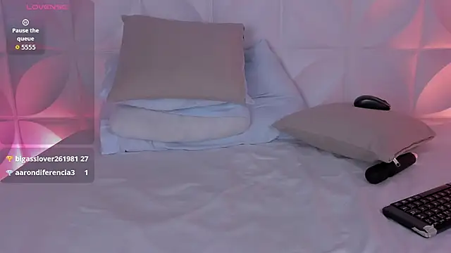 lindaa_natashaa_'s cam snapshot