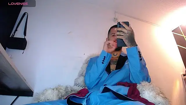 LickMyInk's cam snapshot