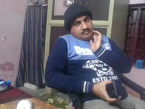 Saxymood1111's cam snapshot