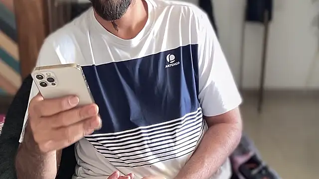 MakeMeAwareAah's cam snapshot