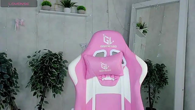 Alicia_Adammss's cam snapshot