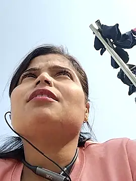 Hot-Pooja25's cam snapshot