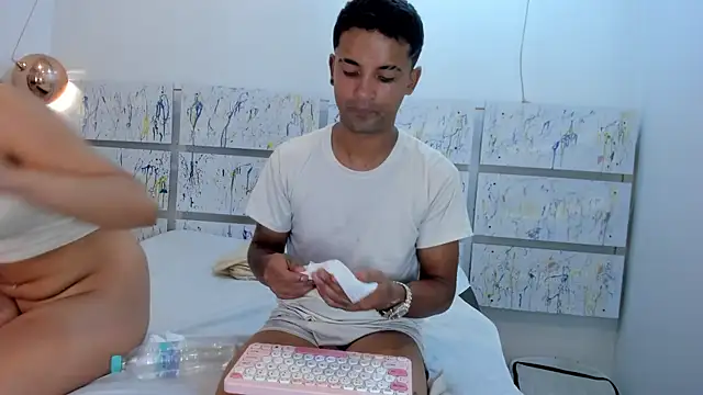 Nikki_and_Mayk live sex cam