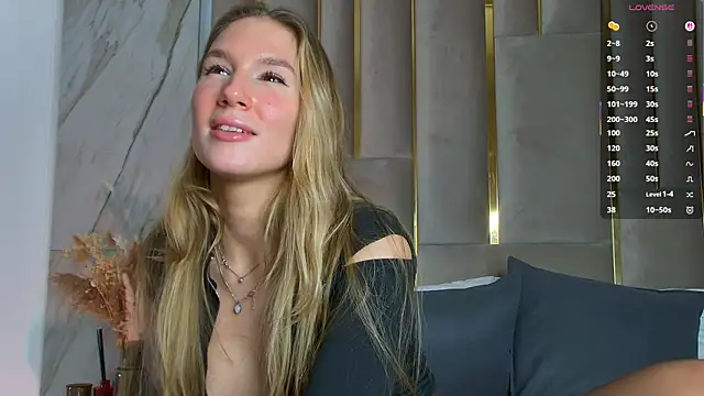 LeslieMines's cam snapshot