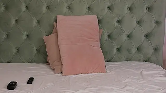 LucyWilow's cam snapshot