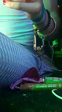 gurlnips live sex cam