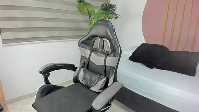 laia_hatman's cam snapshot