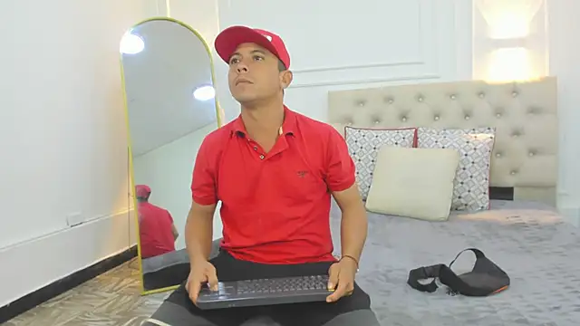 charlotte_dante212's cam snapshot